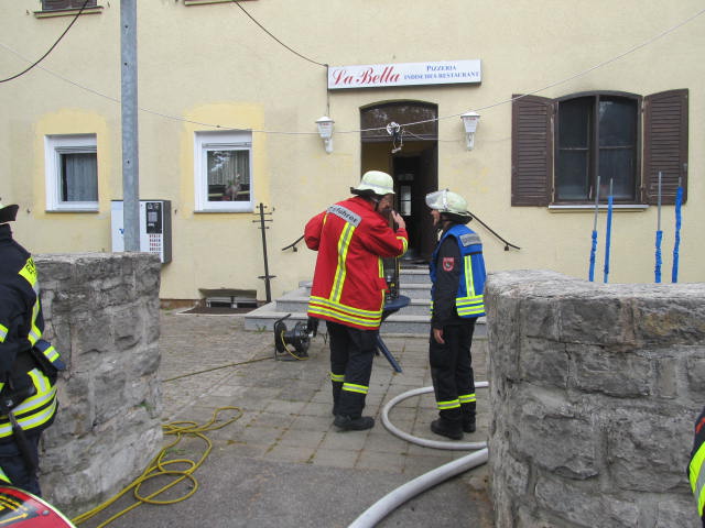 Küchenbrand MayerBergwaldStr. Feuerwehr Ansbach